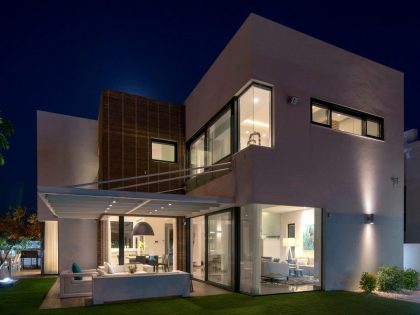 An Elegant Contemporary Home with Luxurious Interiors in Bat Hadar by BLV Design/Architecture (16)