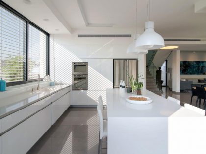 An Elegant Contemporary Home with Luxurious Interiors in Bat Hadar by BLV Design/Architecture (7)