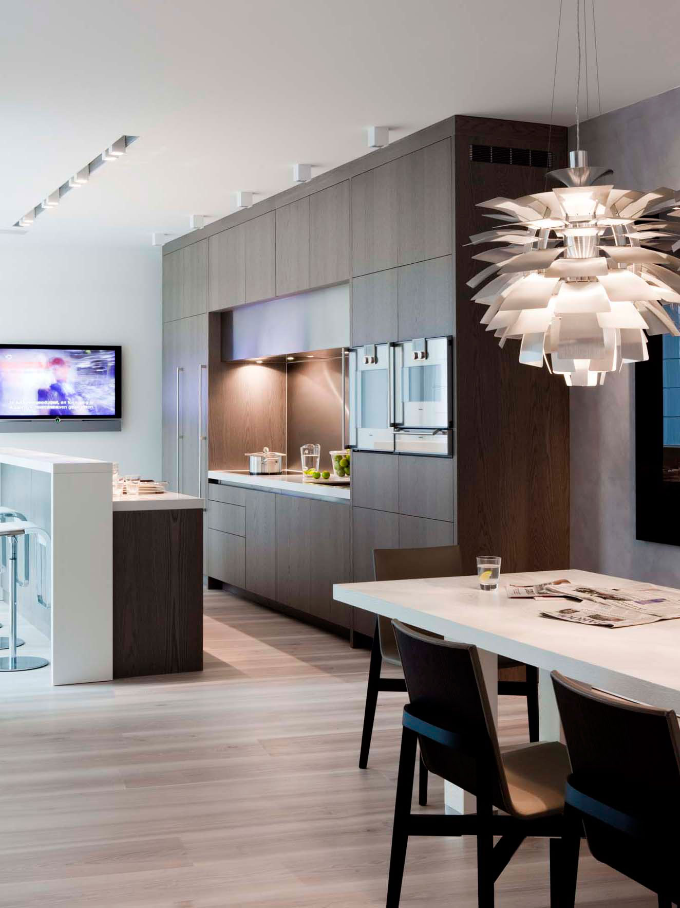 A Sober and Elegant Contemporary Home with Luxury and Chic Interiors in Amsterdam by Essentials Interieur & Roy de Scheemaker (11)