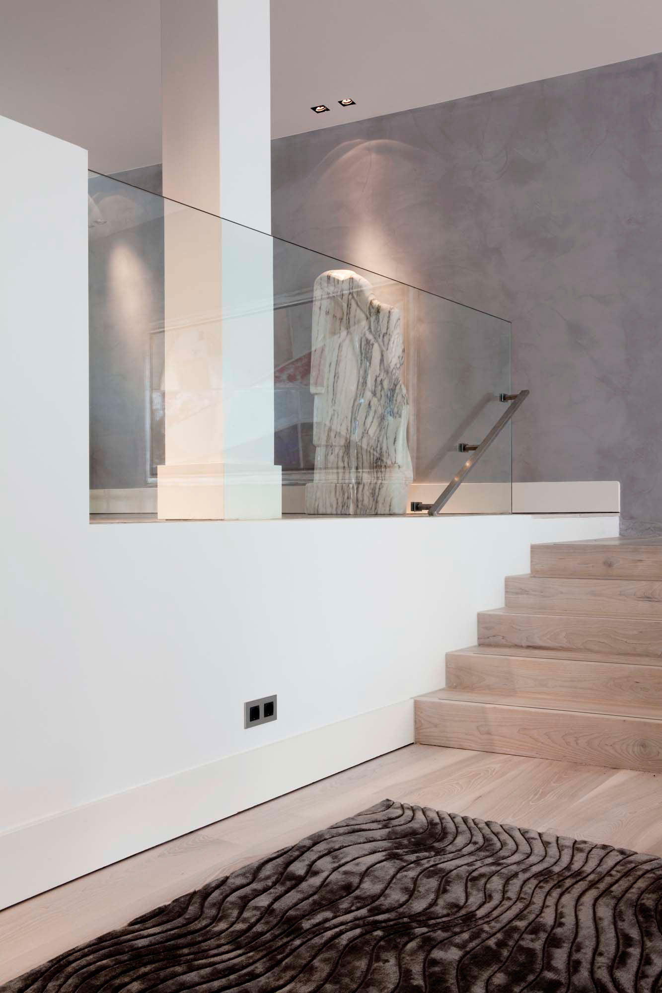 A Sober and Elegant Contemporary Home with Luxury and Chic Interiors in Amsterdam by Essentials Interieur & Roy de Scheemaker (14)