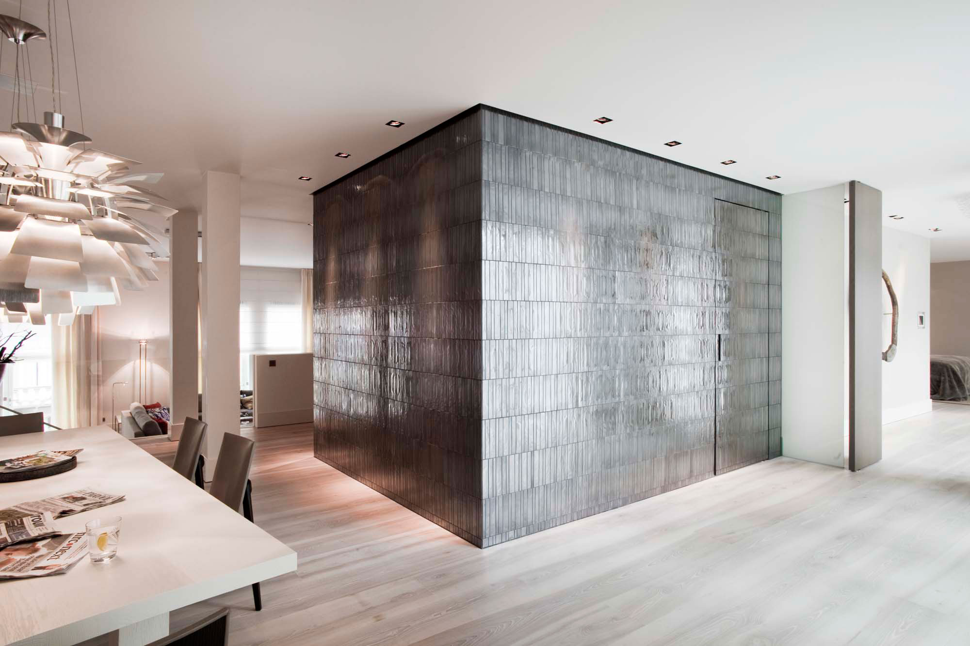 A Sober and Elegant Contemporary Home with Luxury and Chic Interiors in Amsterdam by Essentials Interieur & Roy de Scheemaker (16)