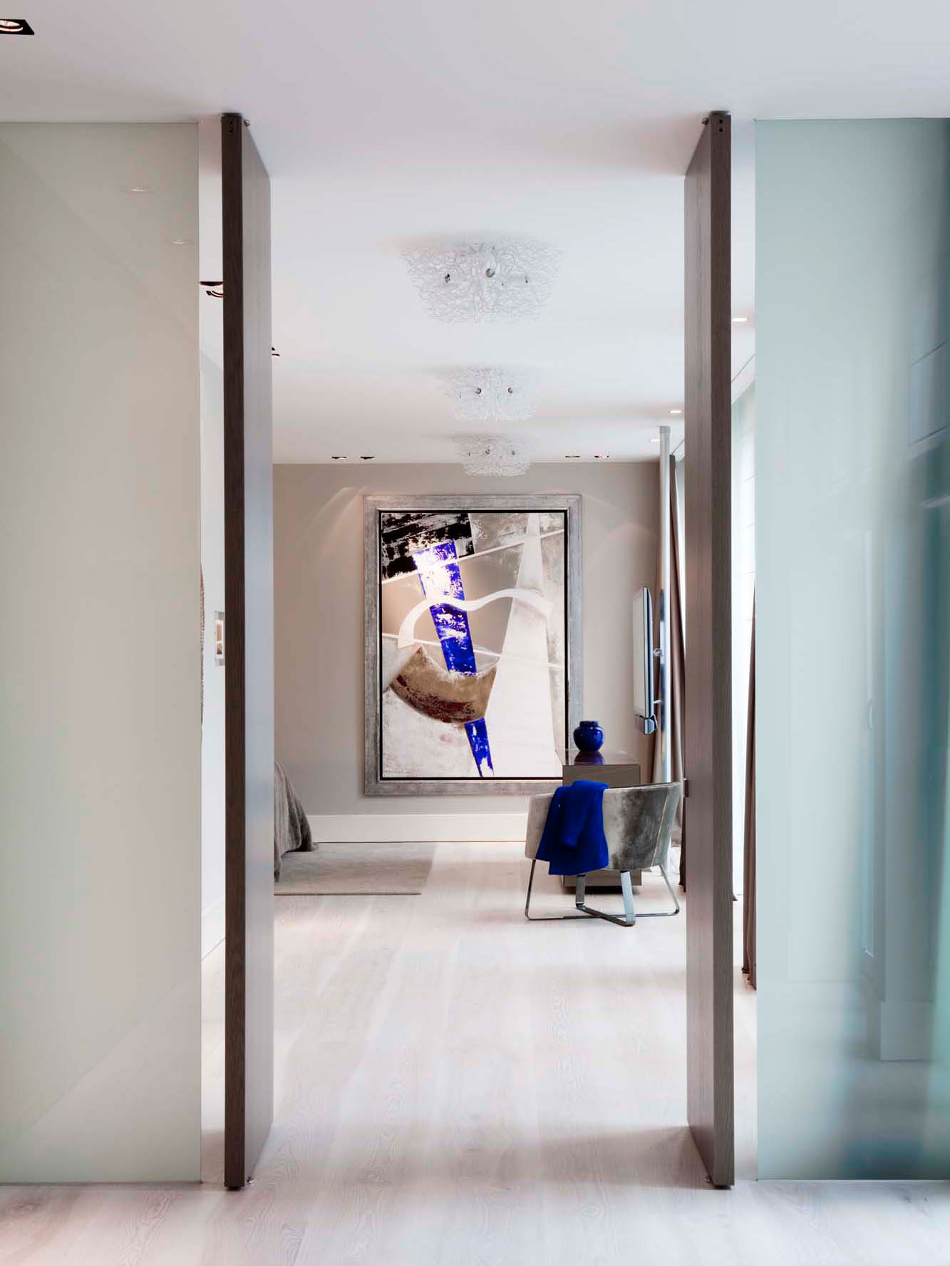 A Sober and Elegant Contemporary Home with Luxury and Chic Interiors in Amsterdam by Essentials Interieur & Roy de Scheemaker (17)