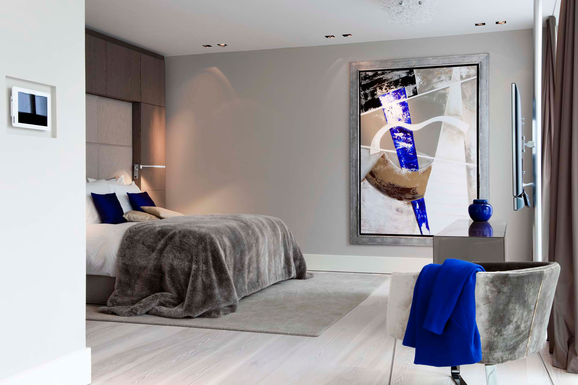 A Sober and Elegant Contemporary Home with Luxury and Chic Interiors in Amsterdam by Essentials Interieur & Roy de Scheemaker (19)