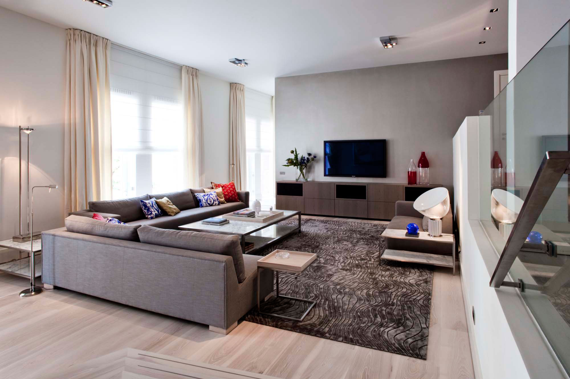 A Sober and Elegant Contemporary Home with Luxury and Chic Interiors in Amsterdam by Essentials Interieur & Roy de Scheemaker (2)