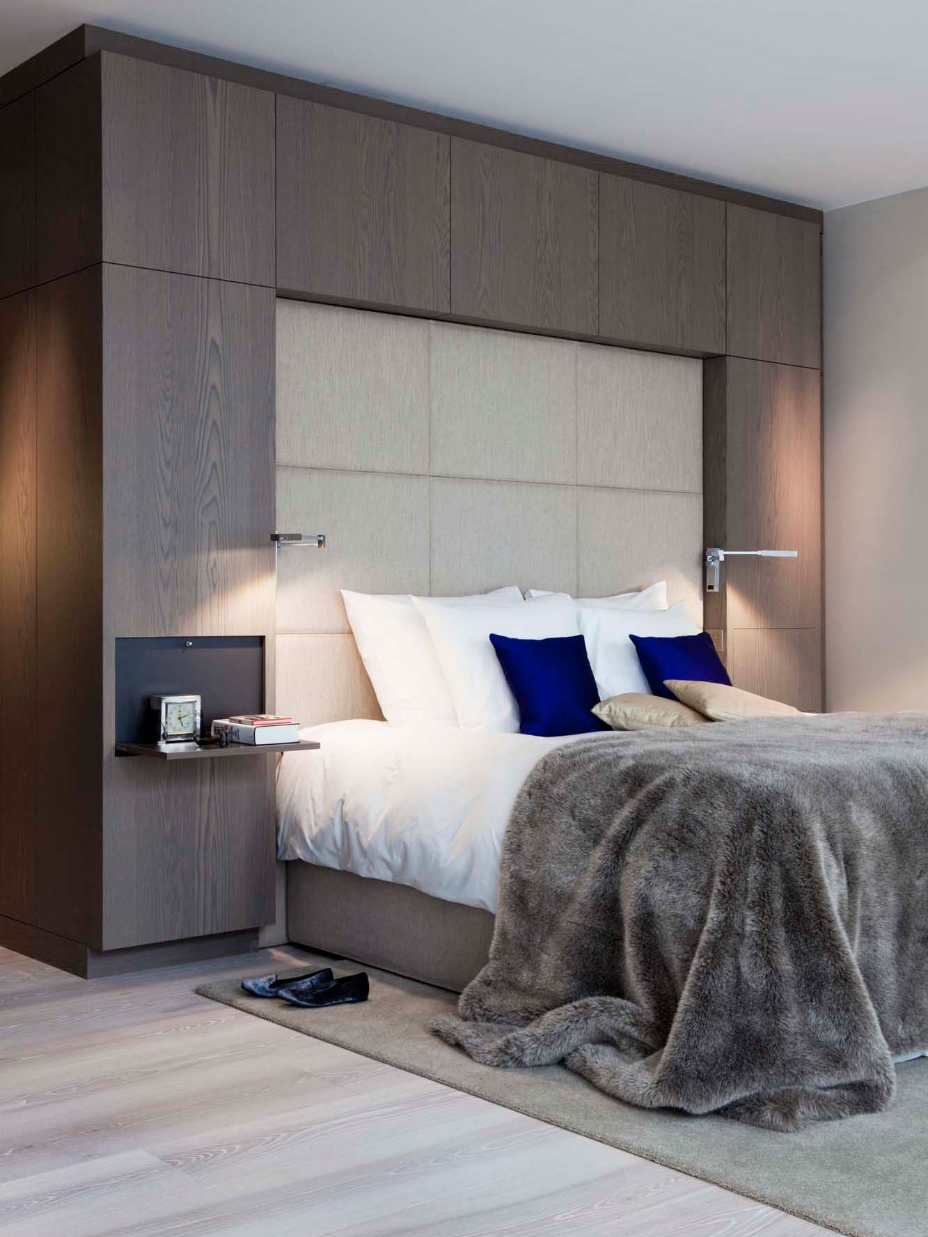 A Sober and Elegant Contemporary Home with Luxury and Chic Interiors in Amsterdam by Essentials Interieur & Roy de Scheemaker (20)
