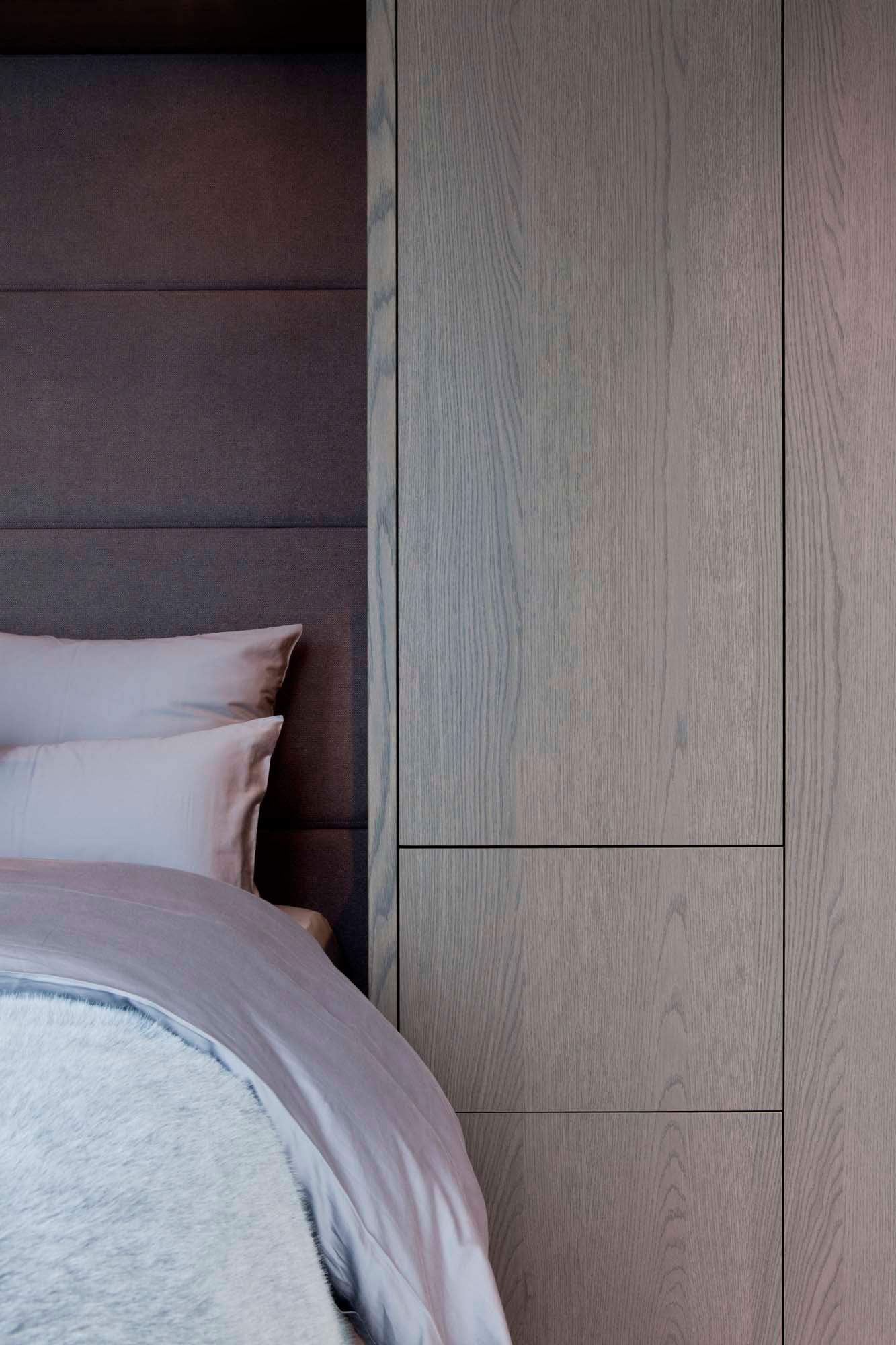 A Sober and Elegant Contemporary Home with Luxury and Chic Interiors in Amsterdam by Essentials Interieur & Roy de Scheemaker (24)