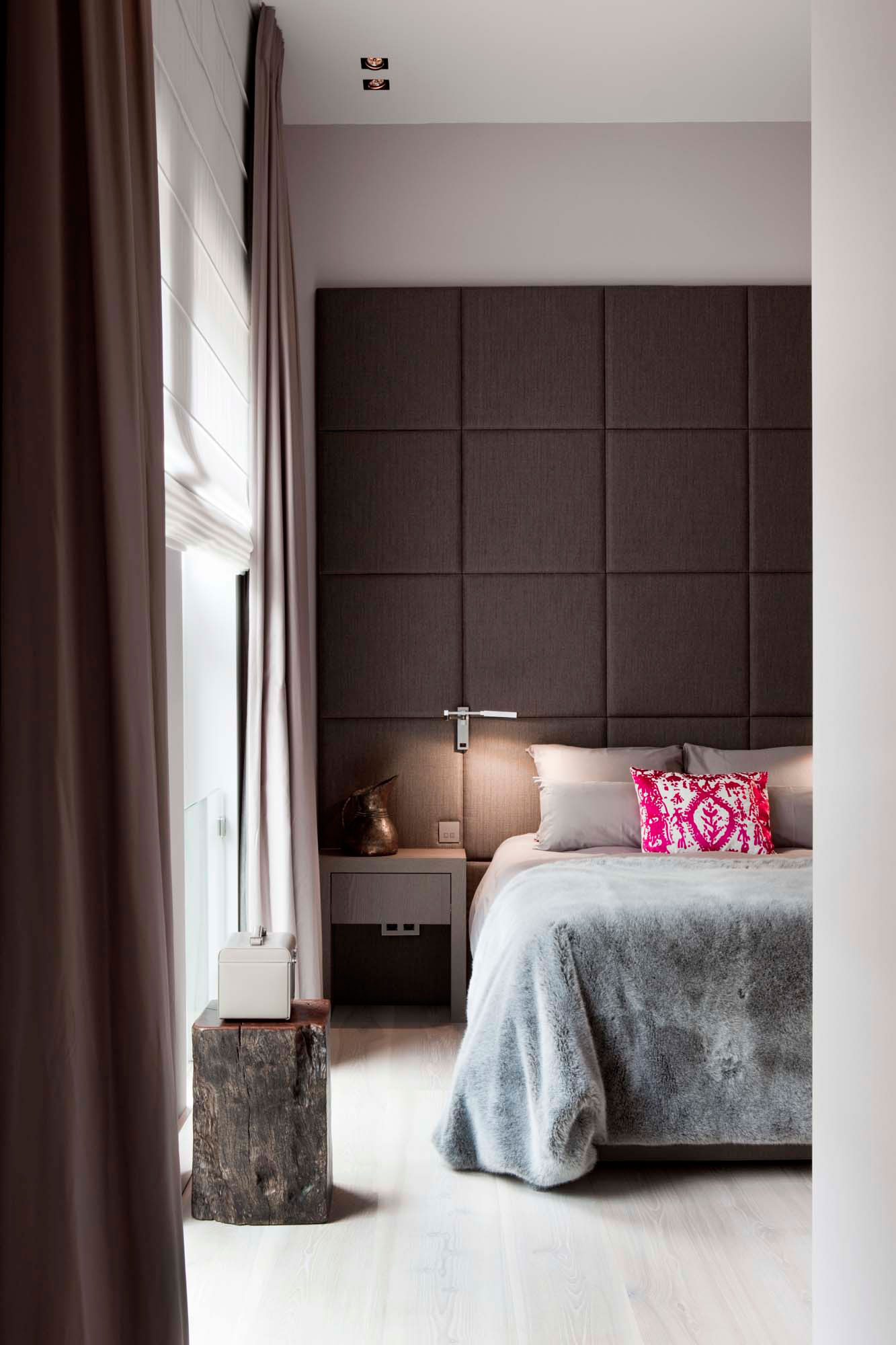 A Sober and Elegant Contemporary Home with Luxury and Chic Interiors in Amsterdam by Essentials Interieur & Roy de Scheemaker (25)