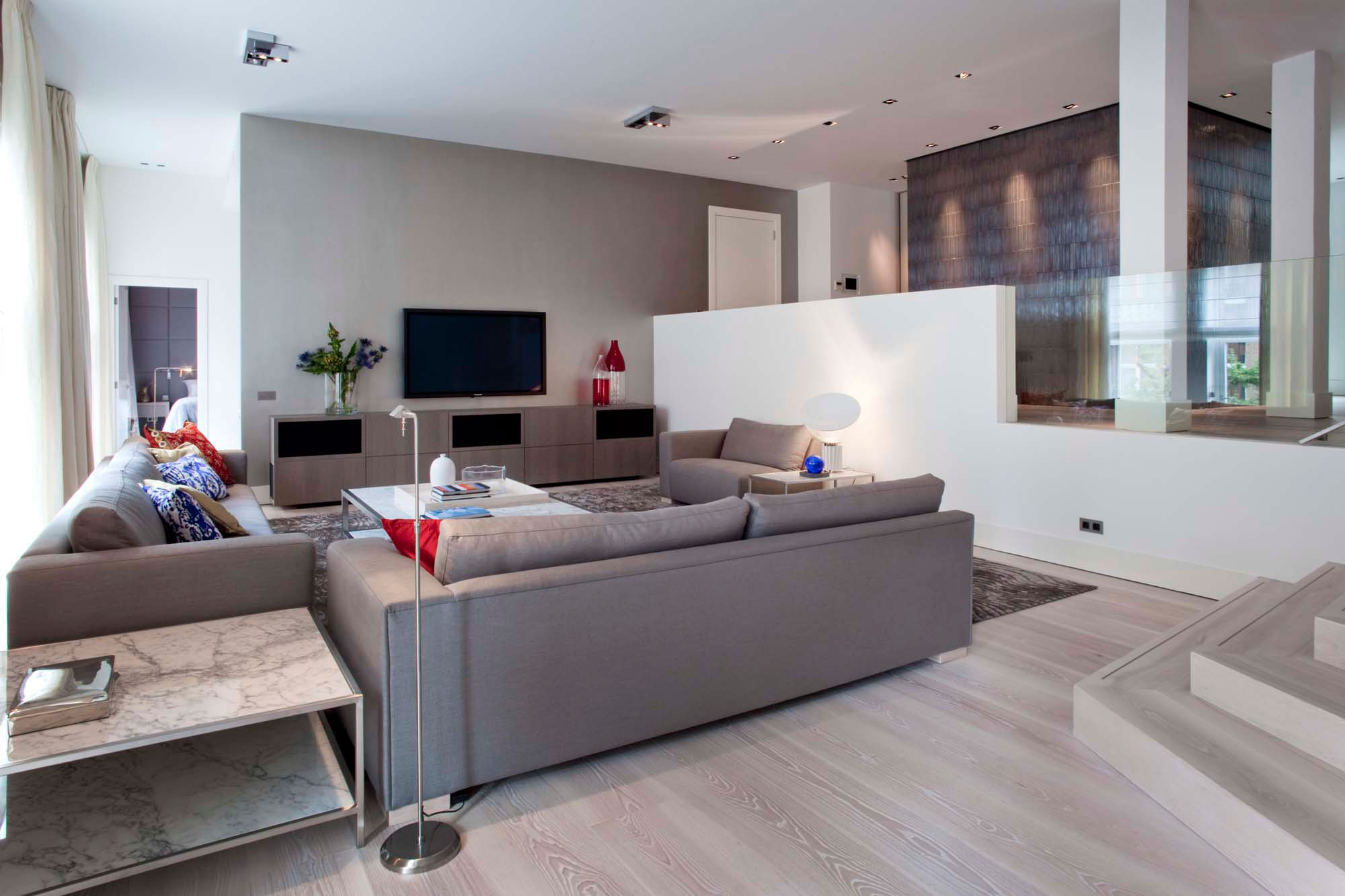 A Sober and Elegant Contemporary Home with Luxury and Chic Interiors in Amsterdam by Essentials Interieur & Roy de Scheemaker (3)