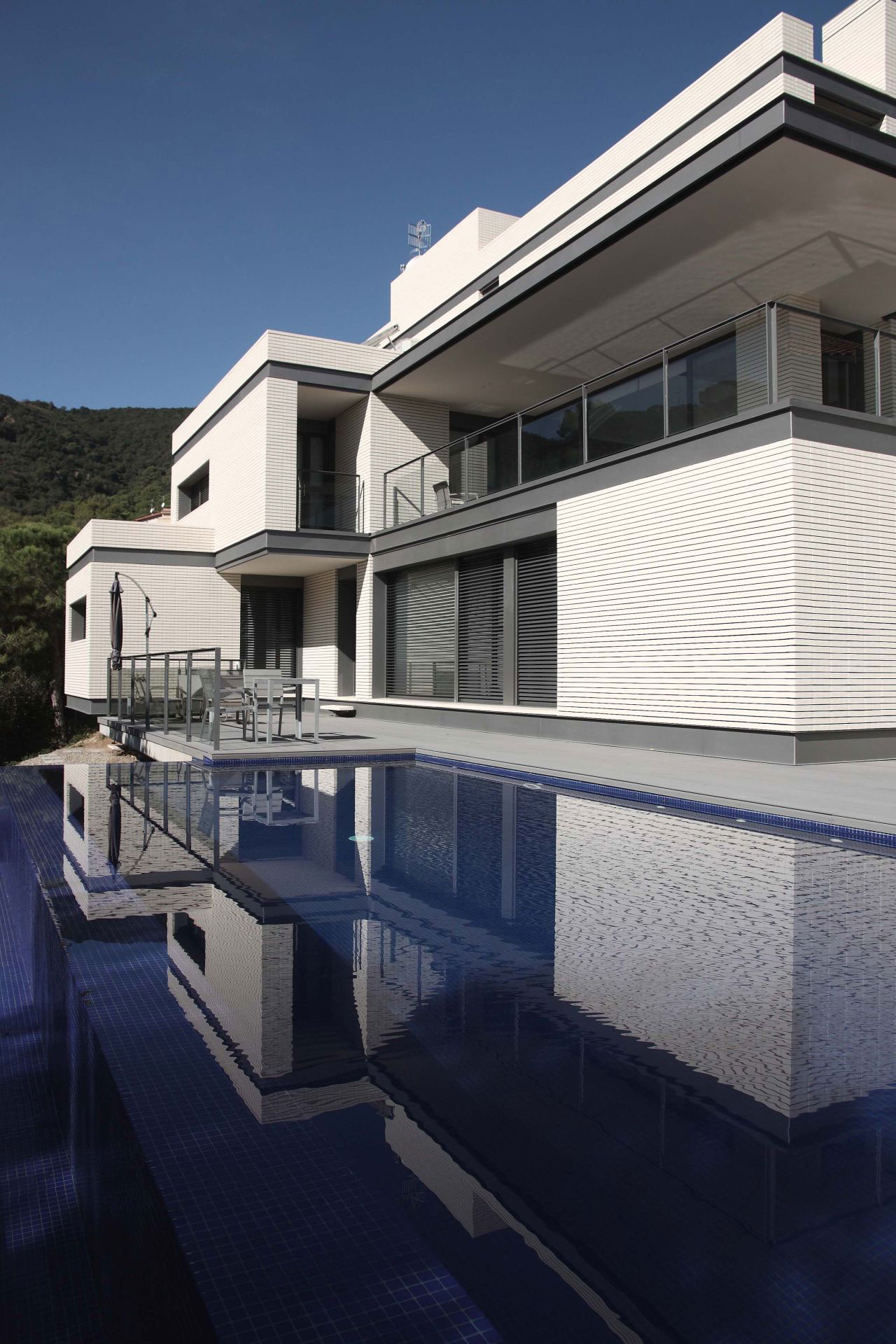 An Elegant Contemporary Home with Stunning Appearance in El Mas Coll by Massimo Mirtolini & Ignacio Salvans & Josep Borras (1)