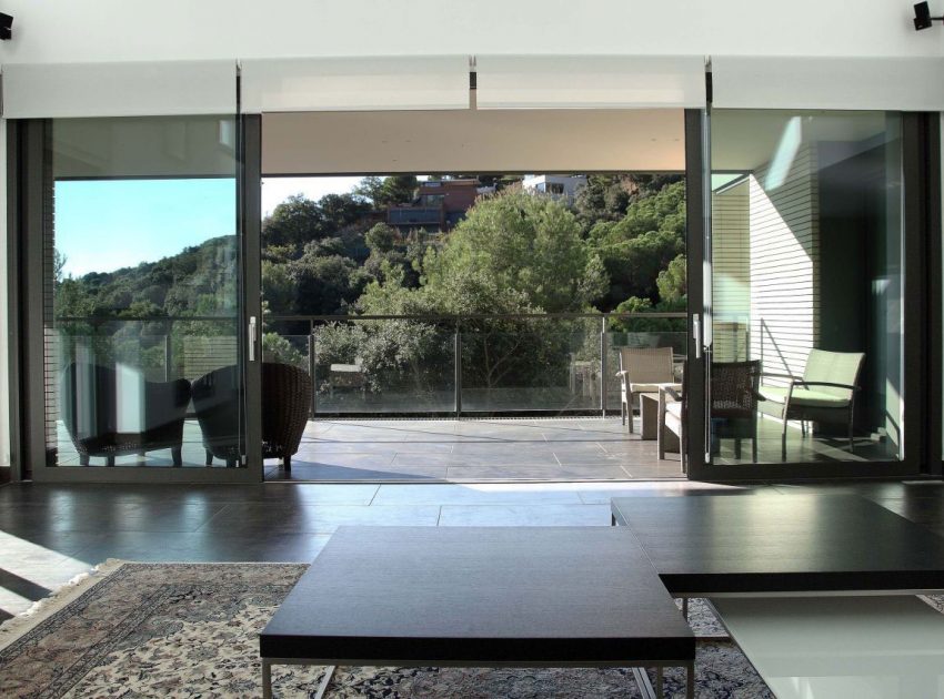 An Elegant Contemporary Home with Stunning Appearance in El Mas Coll by Massimo Mirtolini & Ignacio Salvans & Josep Borras (12)