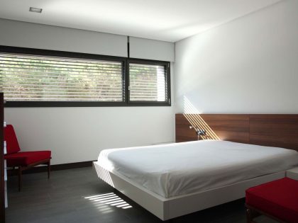 An Elegant Contemporary Home with Stunning Appearance in El Mas Coll by Massimo Mirtolini & Ignacio Salvans & Josep Borras (13)