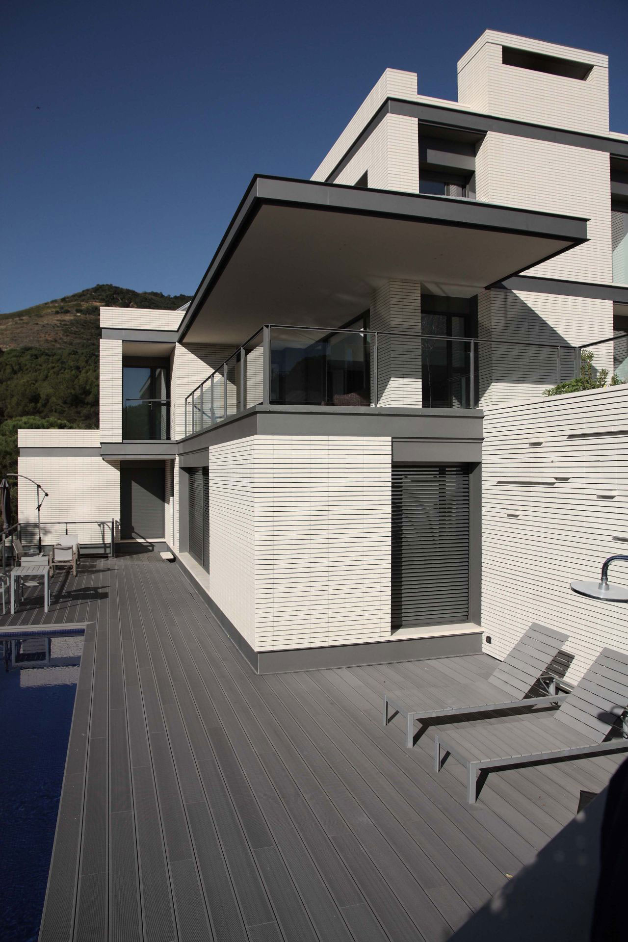 An Elegant Contemporary Home with Stunning Appearance in El Mas Coll by Massimo Mirtolini & Ignacio Salvans & Josep Borras (3)