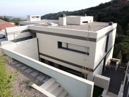 An Elegant Contemporary Home with Stunning Appearance in El Mas Coll by Massimo Mirtolini & Ignacio Salvans & Josep Borras (4)