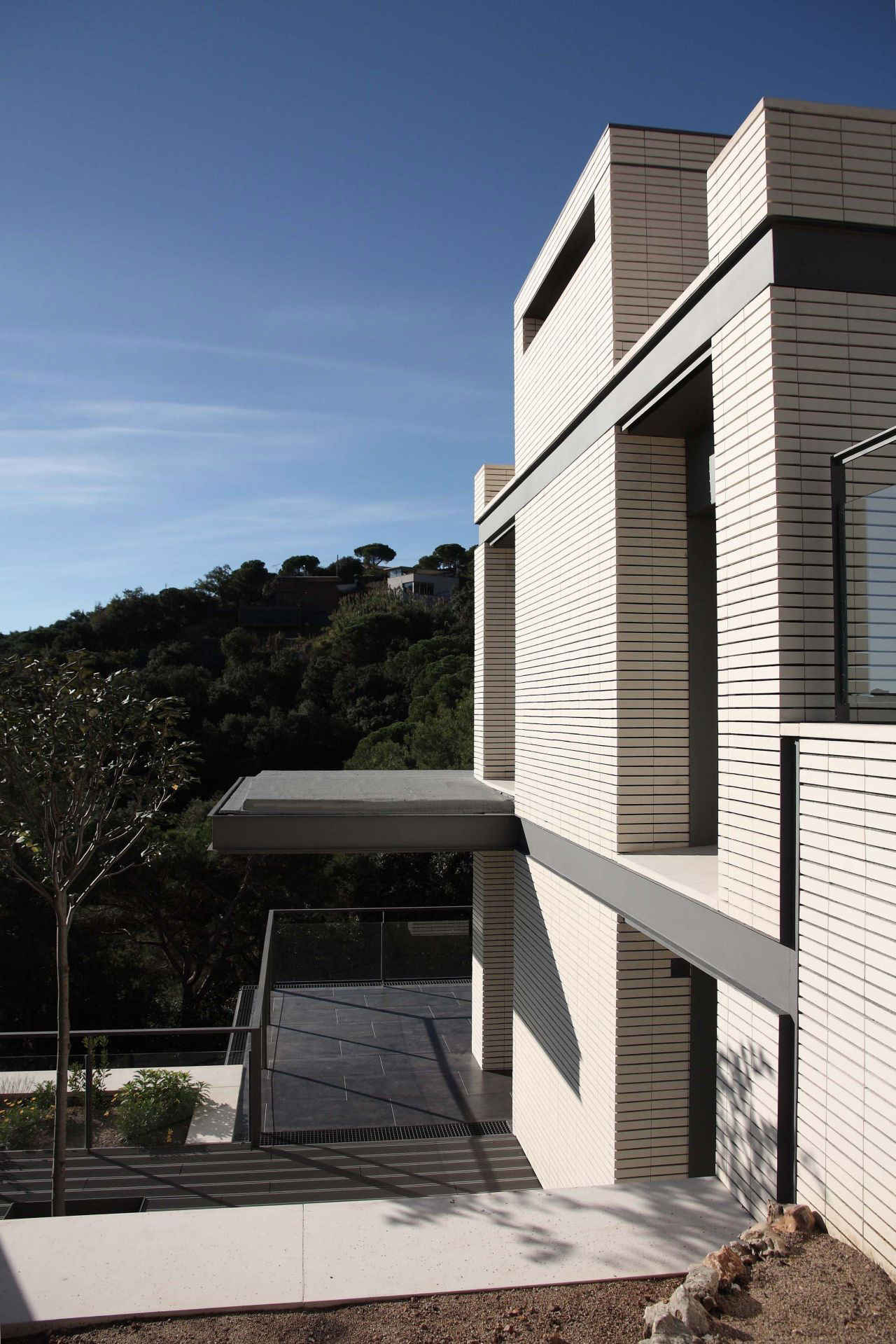 An Elegant Contemporary Home with Stunning Appearance in El Mas Coll by Massimo Mirtolini & Ignacio Salvans & Josep Borras (6)