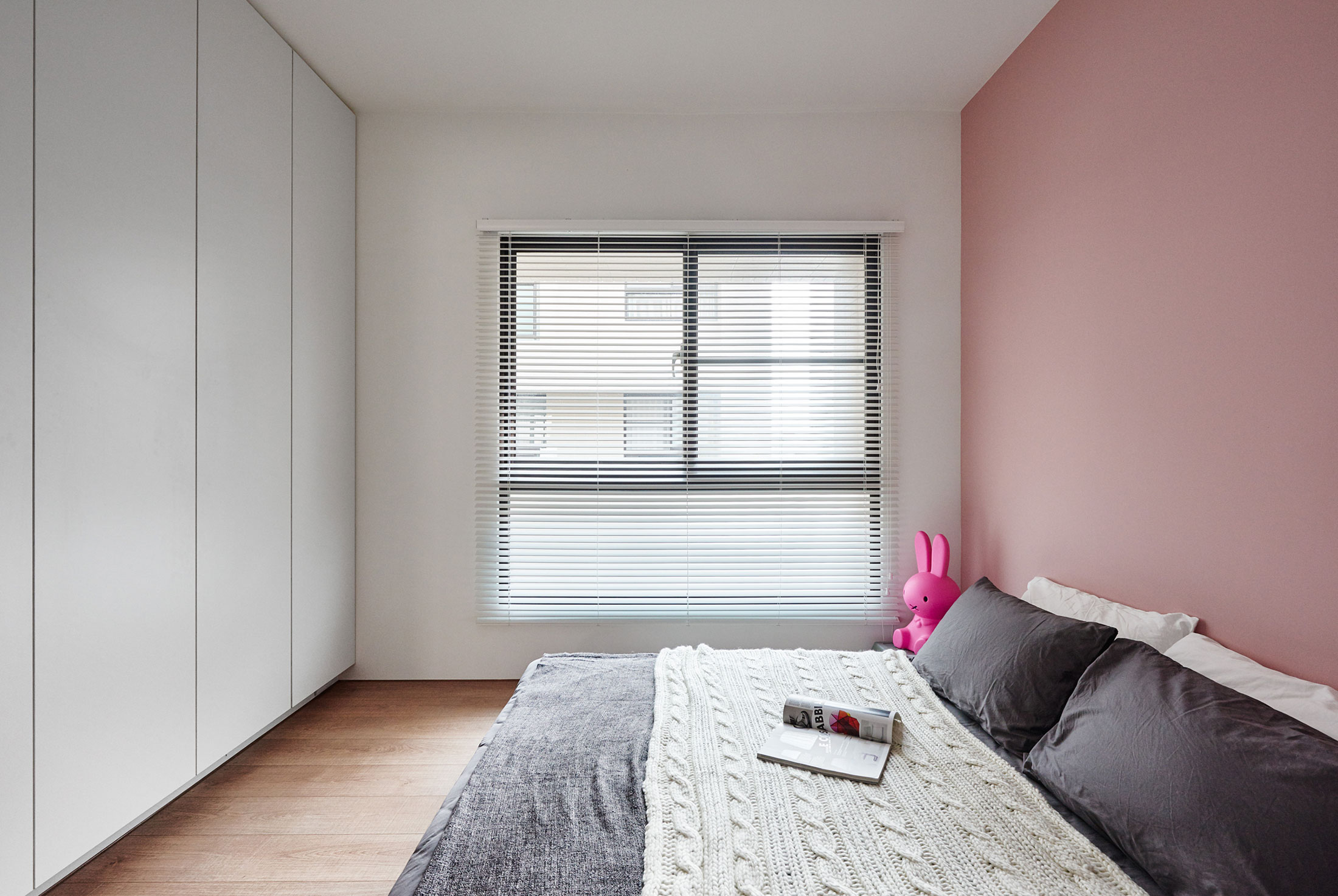 An Elegant Contemporary Home with a Simple and Fresh Interior in Taichung, Taiwan by Z-AXIS DESIGN (14)