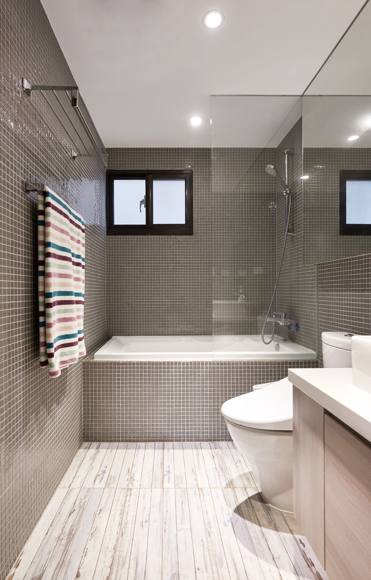 An Elegant Contemporary Home with a Simple and Fresh Interior in Taichung, Taiwan by Z-AXIS DESIGN (15)