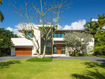 An Elegant Contemporary Two-Storey Home Surrounded by Palm Trees and Ocean in Florida