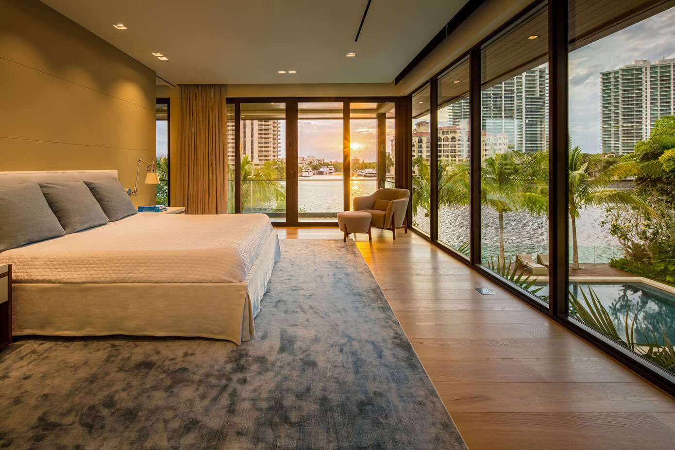 An Elegant Contemporary Two-Storey Home Surrounded by Palm Trees and Ocean in Florida by Kobi Karp (12)