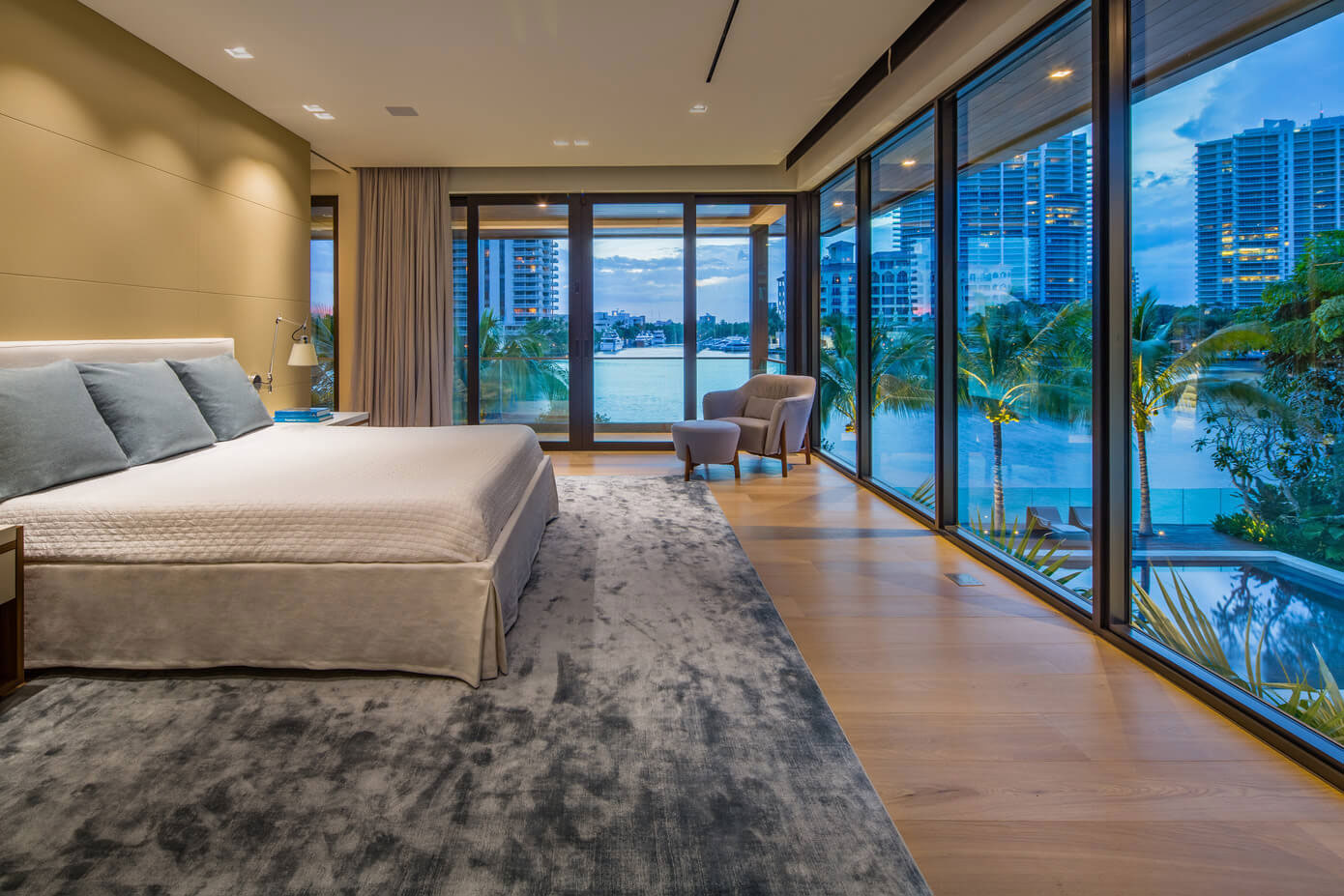 An Elegant Contemporary Two-Storey Home Surrounded by Palm Trees and Ocean in Florida by Kobi Karp (19)