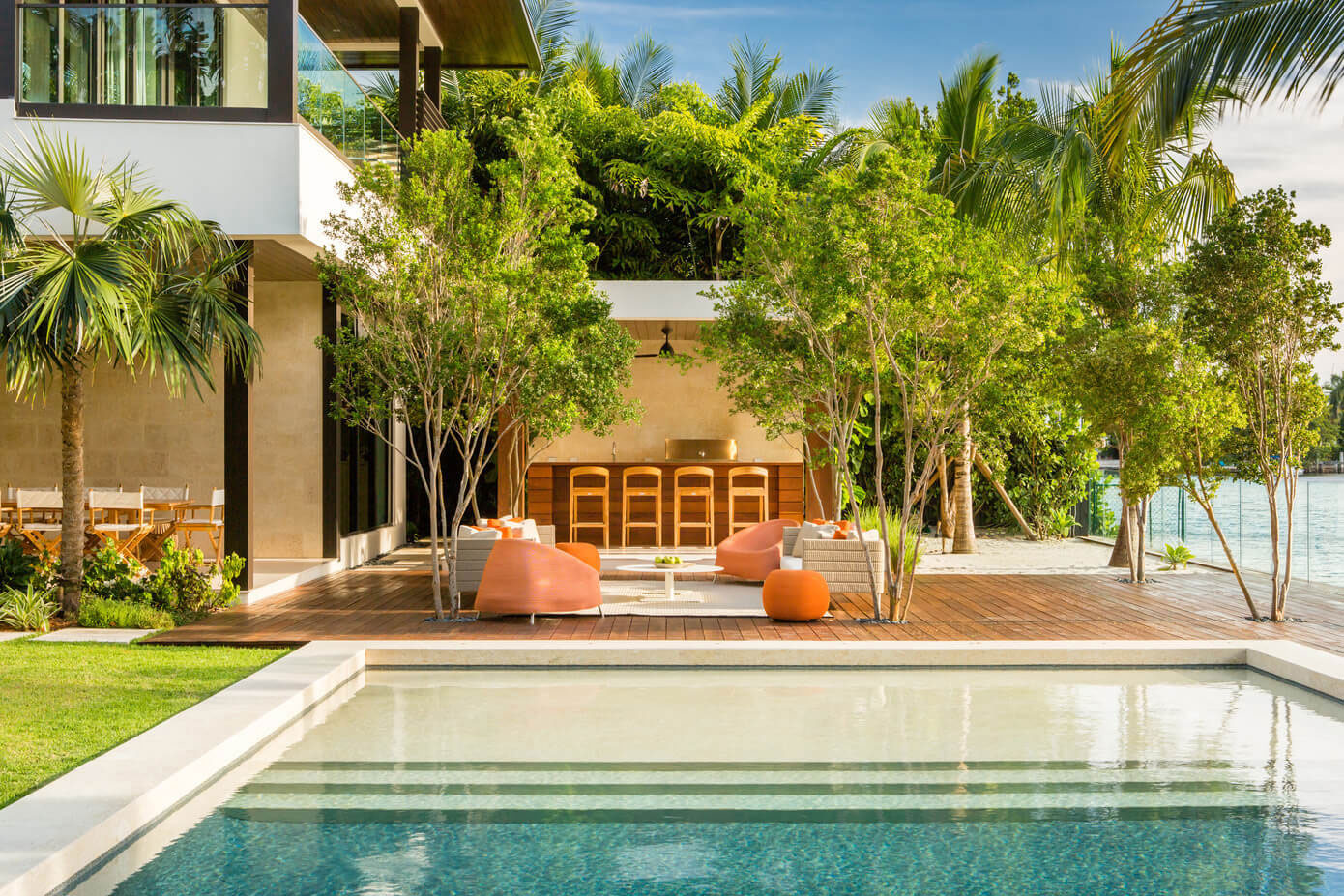 An Elegant Contemporary Two-Storey Home Surrounded by Palm Trees and Ocean in Florida by Kobi Karp (5)