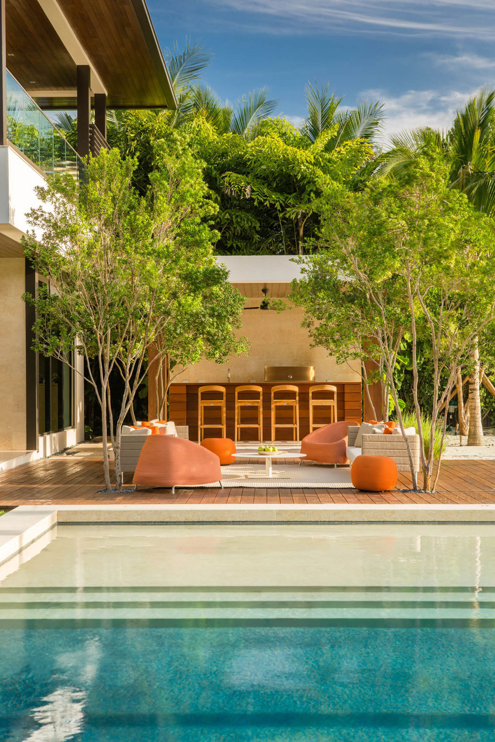 An Elegant Contemporary Two-Storey Home Surrounded by Palm Trees and Ocean in Florida by Kobi Karp (6)