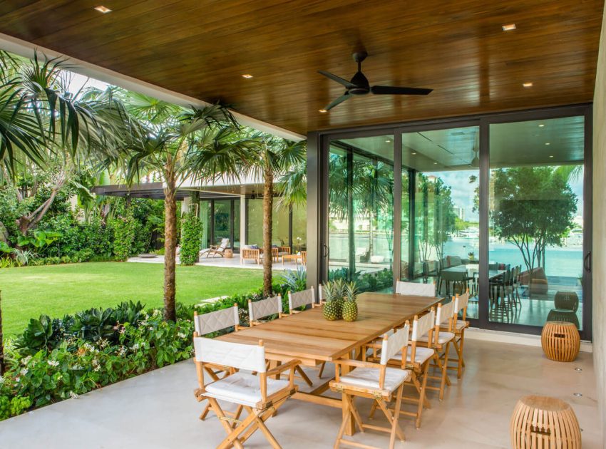 An Elegant Contemporary Two-Storey Home Surrounded by Palm Trees and Ocean in Florida by Kobi Karp (7)