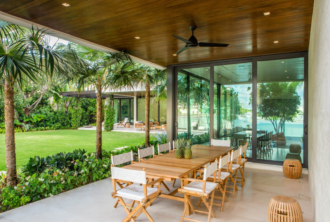 An Elegant Contemporary Two-Storey Home Surrounded by Palm Trees and Ocean in Florida by Kobi Karp (7)
