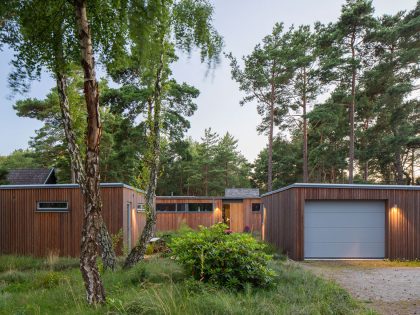 An Elegant Contemporary Villa Surrounded by Tall Pine Trees in Höllviken, Sweden by Johan Sundberg (15)