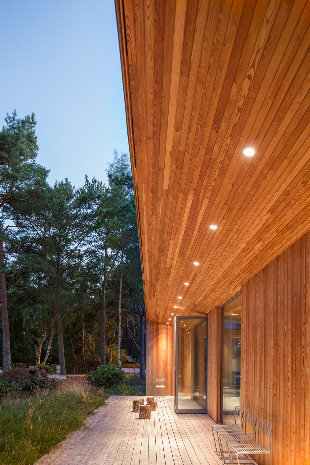 An Elegant Contemporary Villa Surrounded by Tall Pine Trees in Höllviken, Sweden by Johan Sundberg (17)