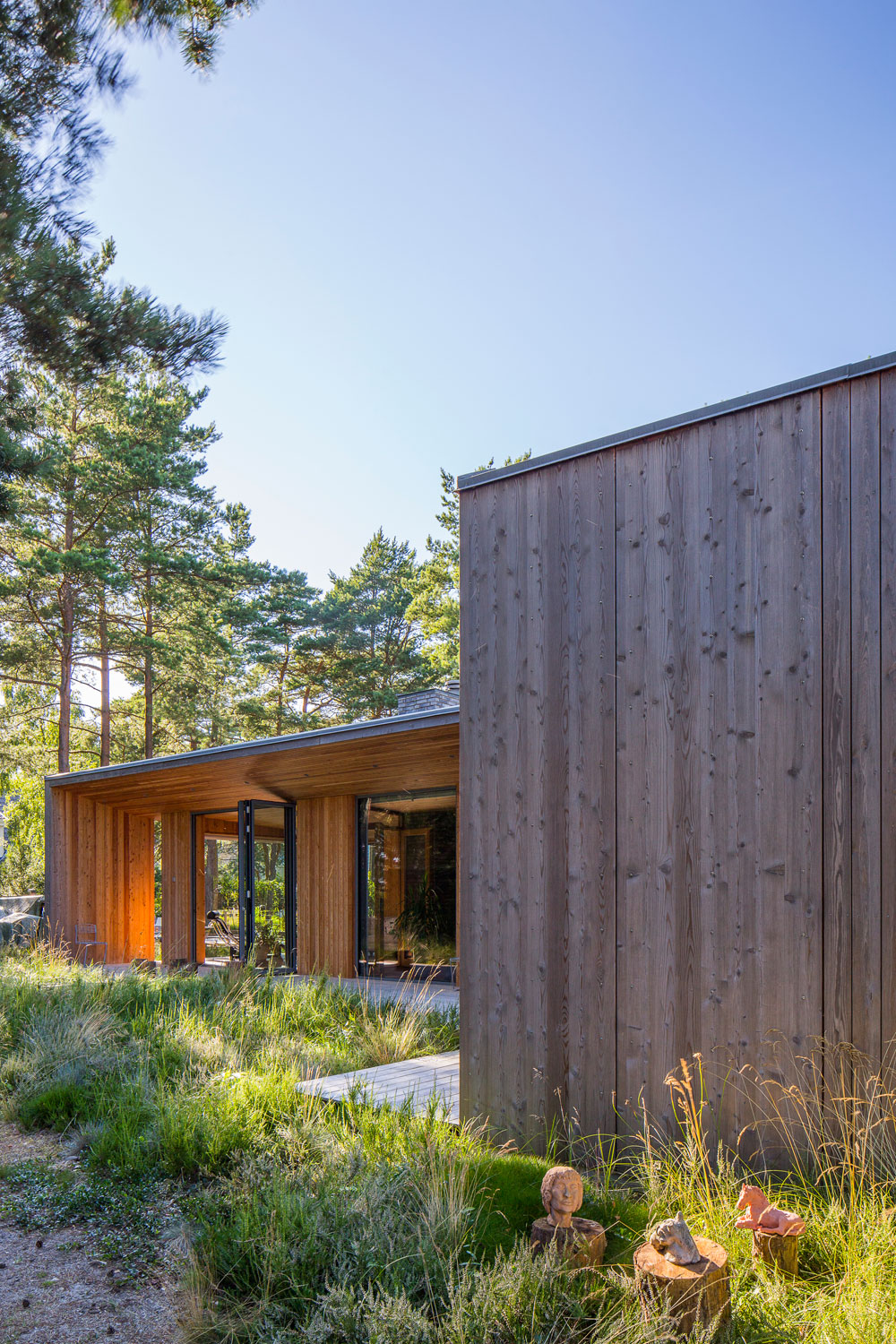 An Elegant Contemporary Villa Surrounded by Tall Pine Trees in Höllviken, Sweden by Johan Sundberg (3)