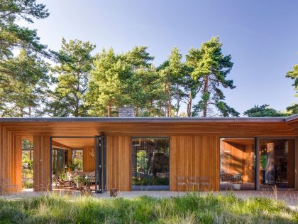 An Elegant Contemporary Villa Surrounded by Tall Pine Trees in Höllviken, Sweden by Johan Sundberg (4)