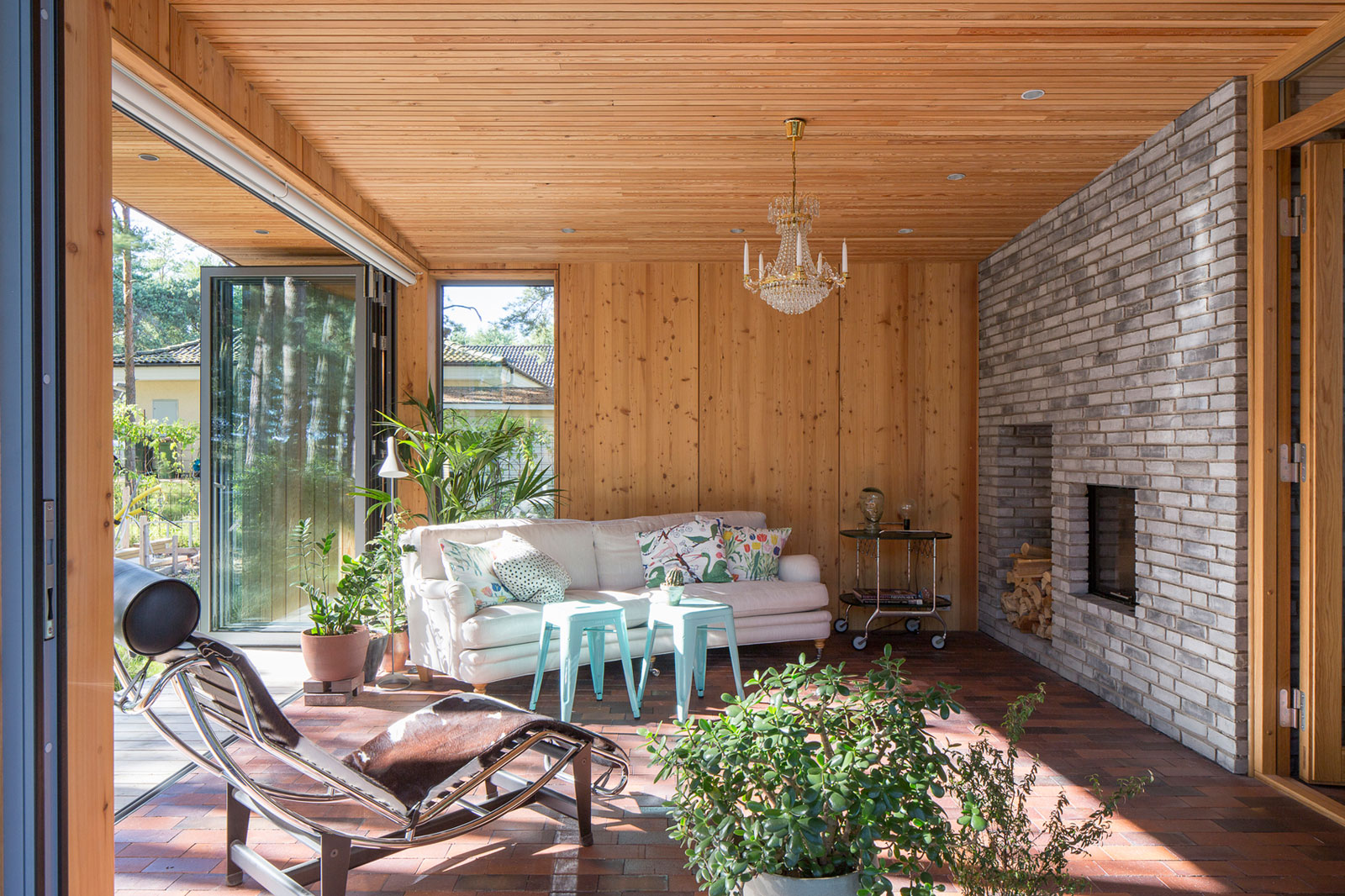 An Elegant Contemporary Villa Surrounded by Tall Pine Trees in Höllviken, Sweden by Johan Sundberg (8)