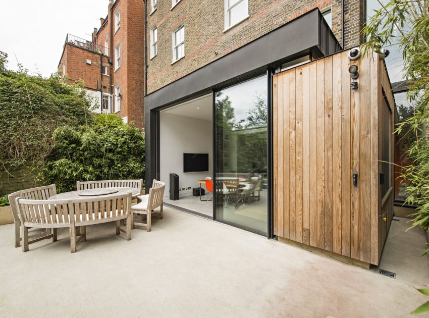 An Elegant Contemporary House for a Couple of Book Lovers in London, England by SHH Architects (1)