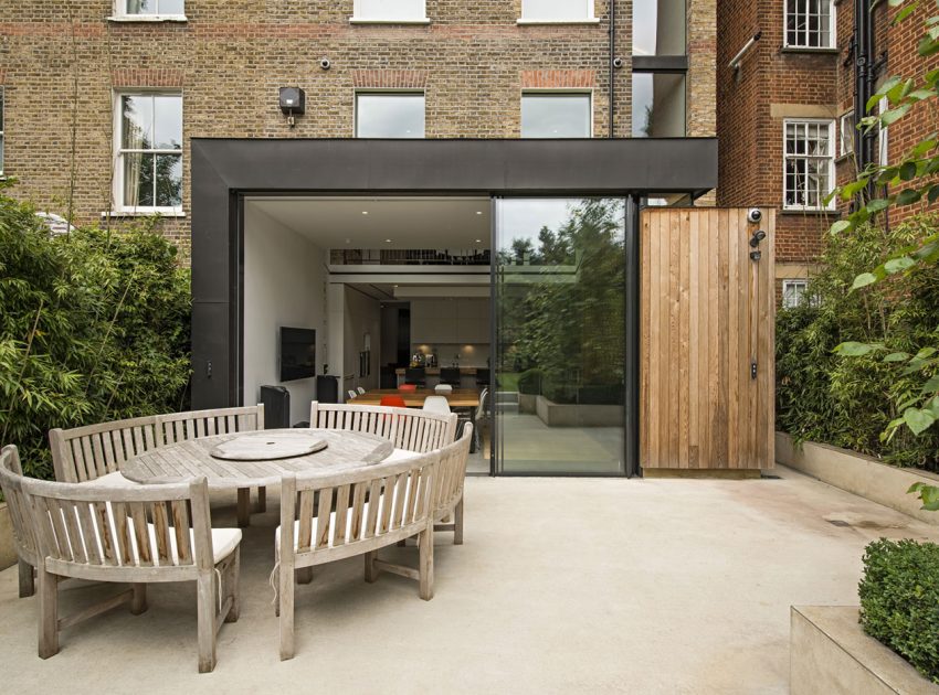 An Elegant Contemporary House for a Couple of Book Lovers in London, England by SHH Architects (2)