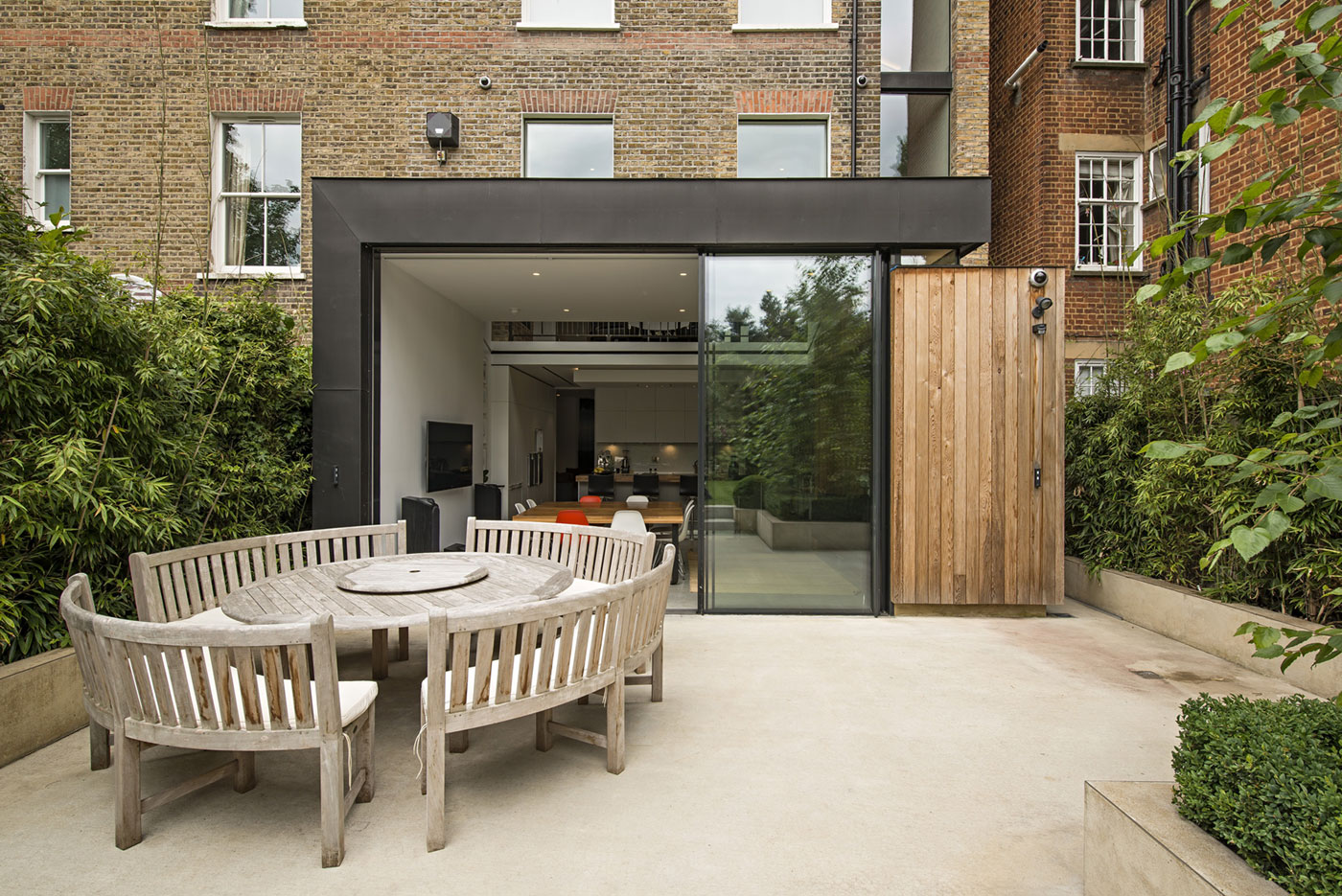 An Elegant Contemporary House for a Couple of Book Lovers in London, England by SHH Architects (2)