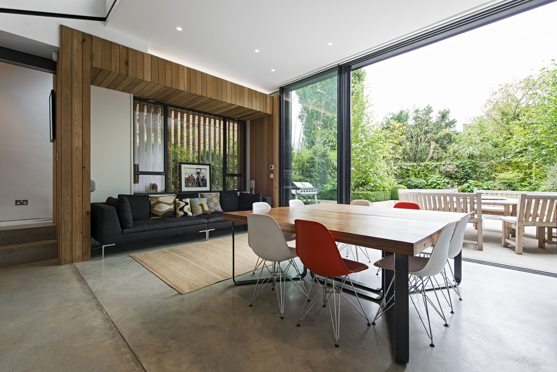 An Elegant Contemporary House for a Couple of Book Lovers in London, England by SHH Architects (23)
