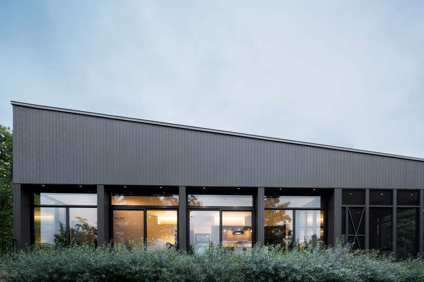 An Elegant L-Shaped House with Futuristic Interiors in Lac de la Cabane, Canada by naturehumaine (1)