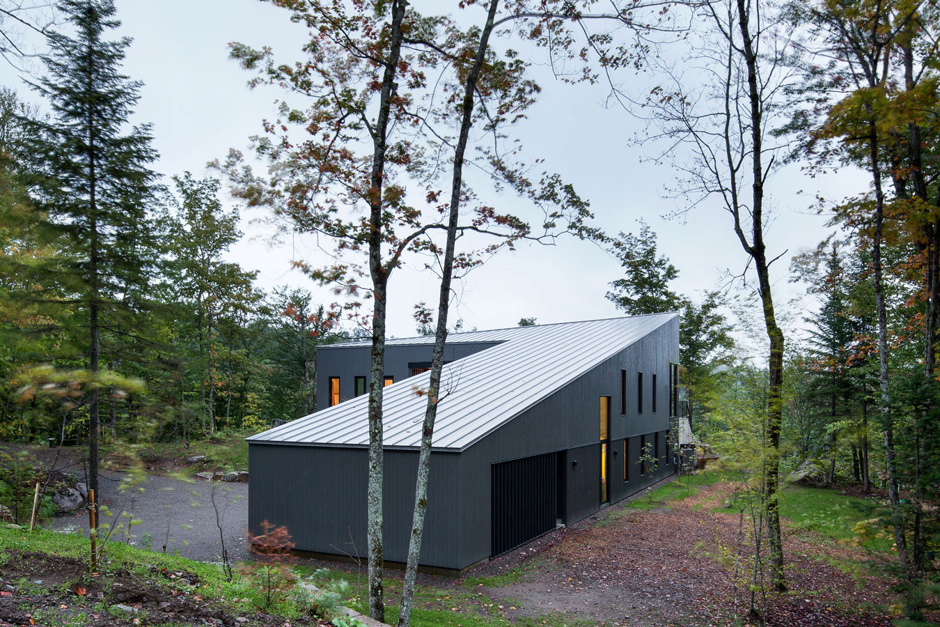 An Elegant L-Shaped House with Futuristic Interiors in Lac de la Cabane, Canada by naturehumaine (5)