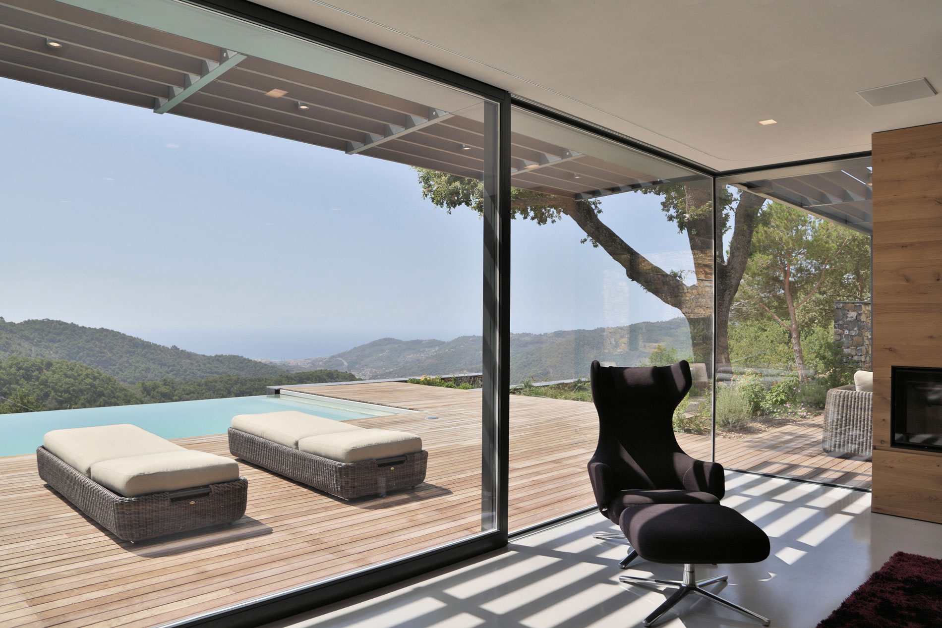 An Elegant Mediterranean Villa with Natural Stone Façade in Imperia, Italy by Giordano Hadamik Architects (10)