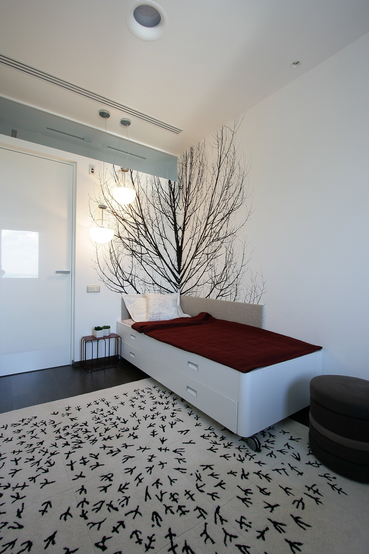 An Elegant Modern Apartment with White and Neutral Tones in Dnipropetrovsk Oblast by Azovskiy & Pahomova Architects (13)