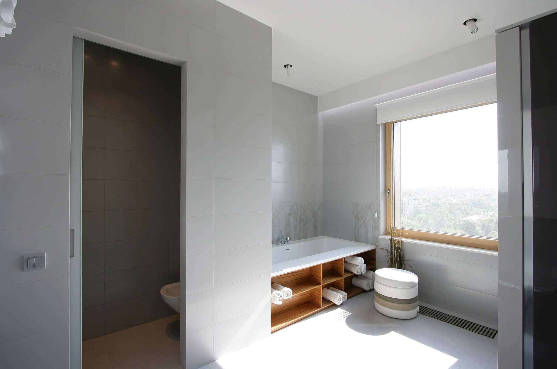 An Elegant Modern Apartment with White and Neutral Tones in Dnipropetrovsk Oblast by Azovskiy & Pahomova Architects (16)