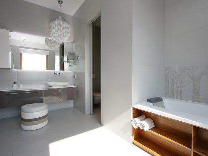 An Elegant Modern Apartment with White and Neutral Tones in Dnipropetrovsk Oblast by Azovskiy & Pahomova Architects (17)