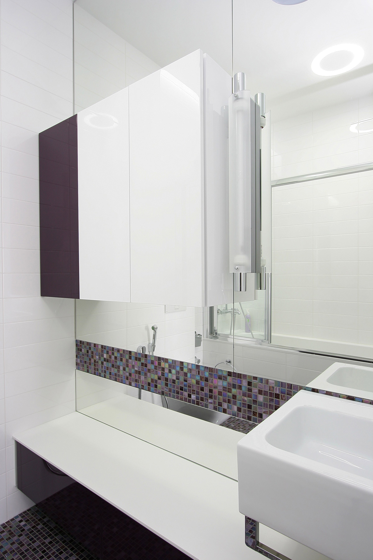 An Elegant Modern Apartment with White and Neutral Tones in Dnipropetrovsk Oblast by Azovskiy & Pahomova Architects (21)