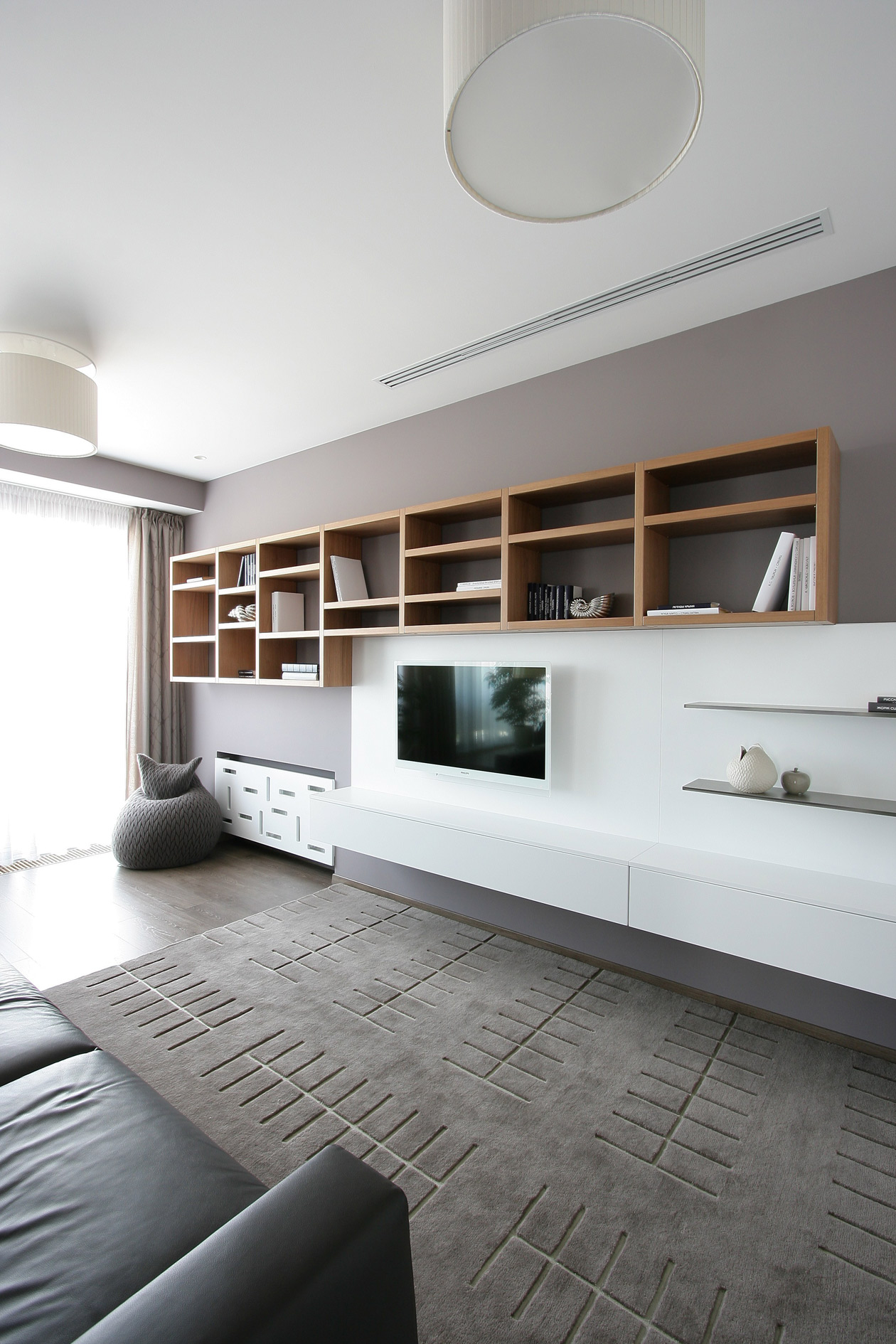 An Elegant Modern Apartment with White and Neutral Tones in Dnipropetrovsk Oblast by Azovskiy & Pahomova Architects (4)
