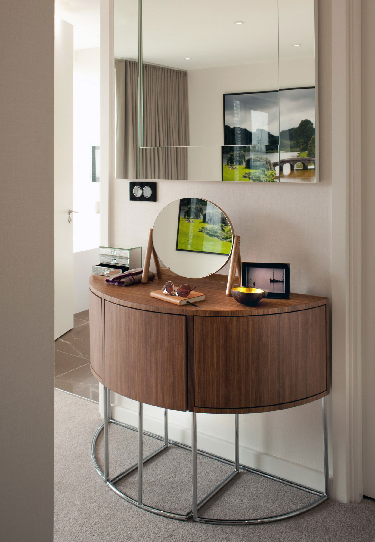 An Elegant Penthouse Apartment with Vibrant Pops of Color in London, England by TG-STUDIO (13)