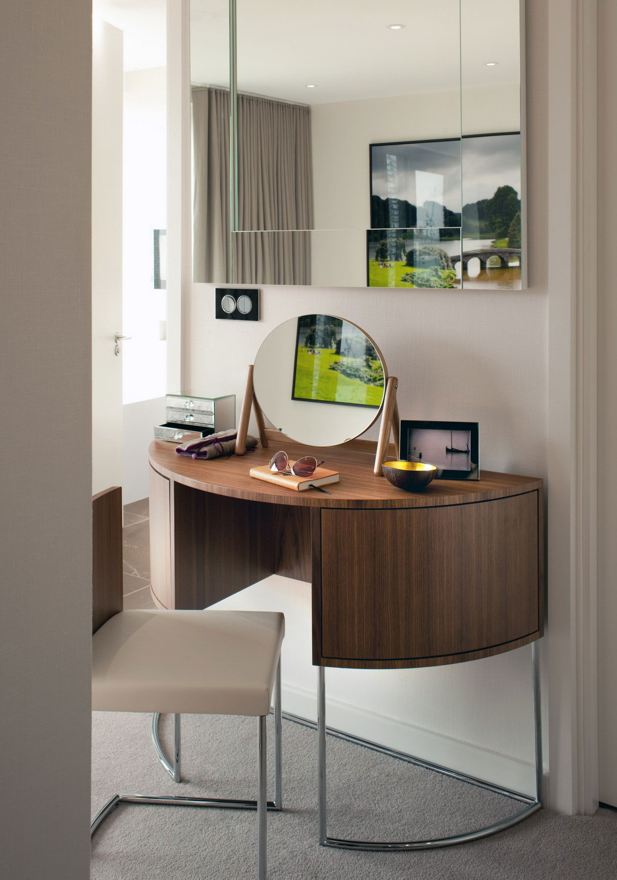 An Elegant Penthouse Apartment with Vibrant Pops of Color in London, England by TG-STUDIO (14)