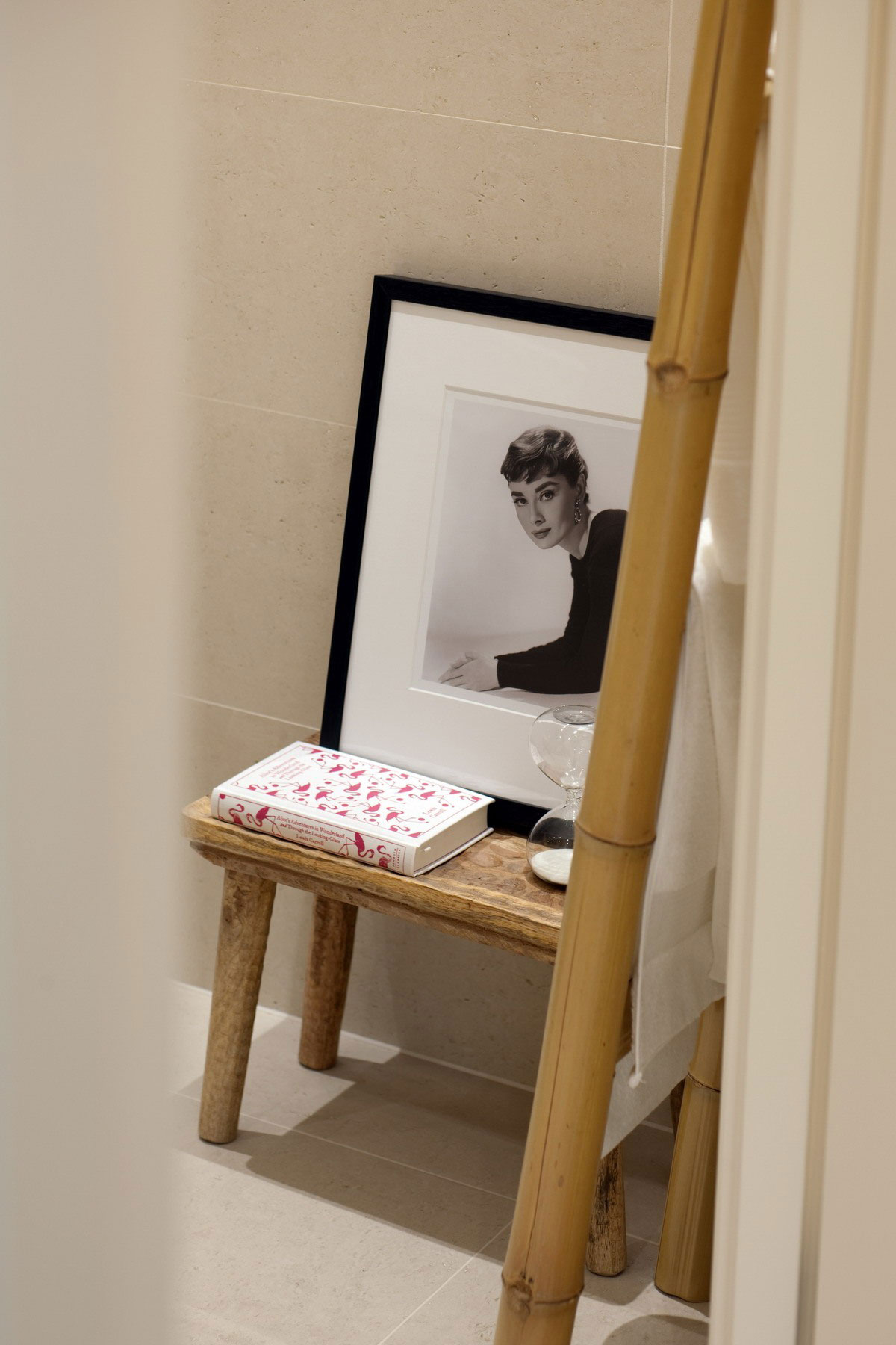 An Elegant Penthouse Apartment with Vibrant Pops of Color in London, England by TG-STUDIO (18)