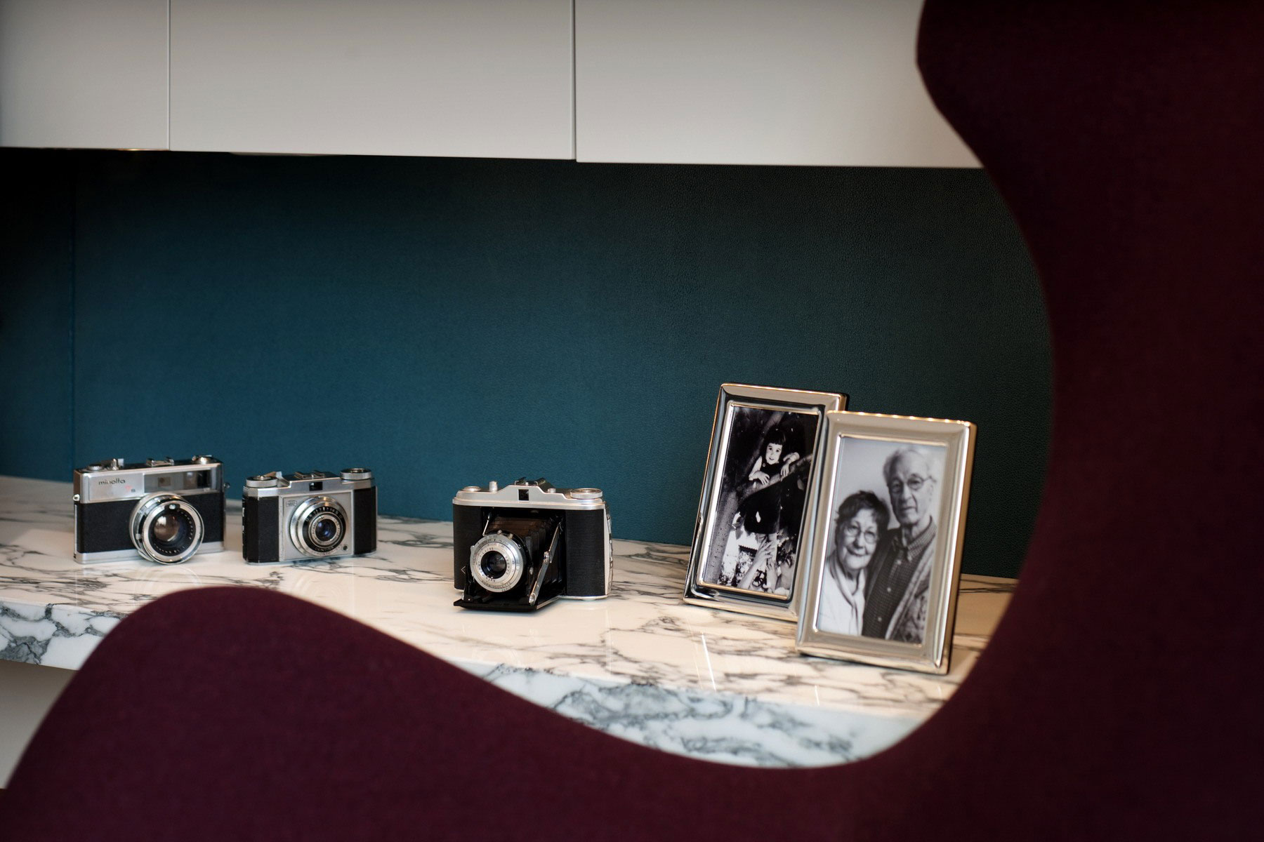 An Elegant Penthouse Apartment with Vibrant Pops of Color in London, England by TG-STUDIO (2)