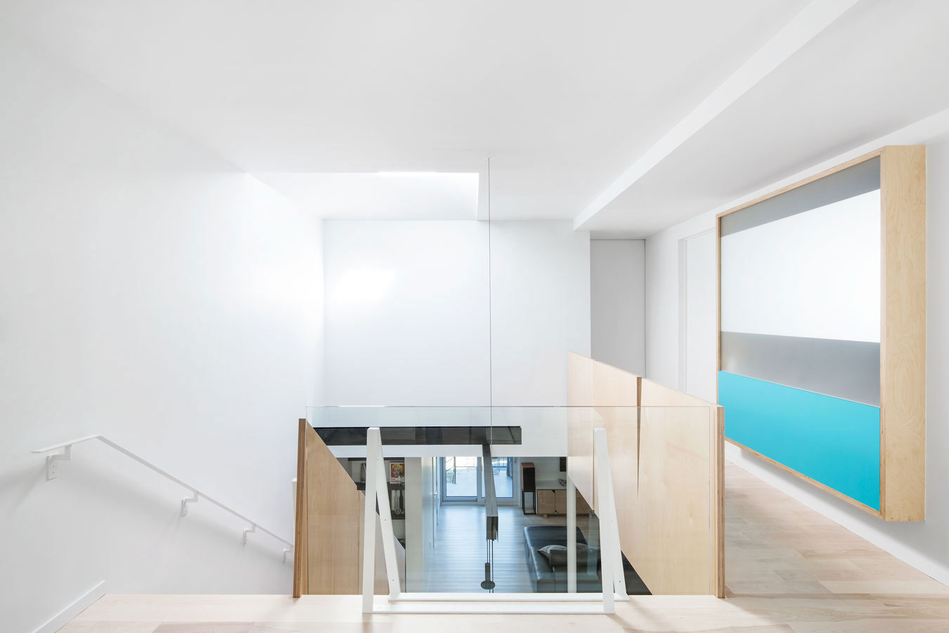 An Elegant Single-Family House with Bright and Modern Interiors in Montreal by naturehumaine (11)