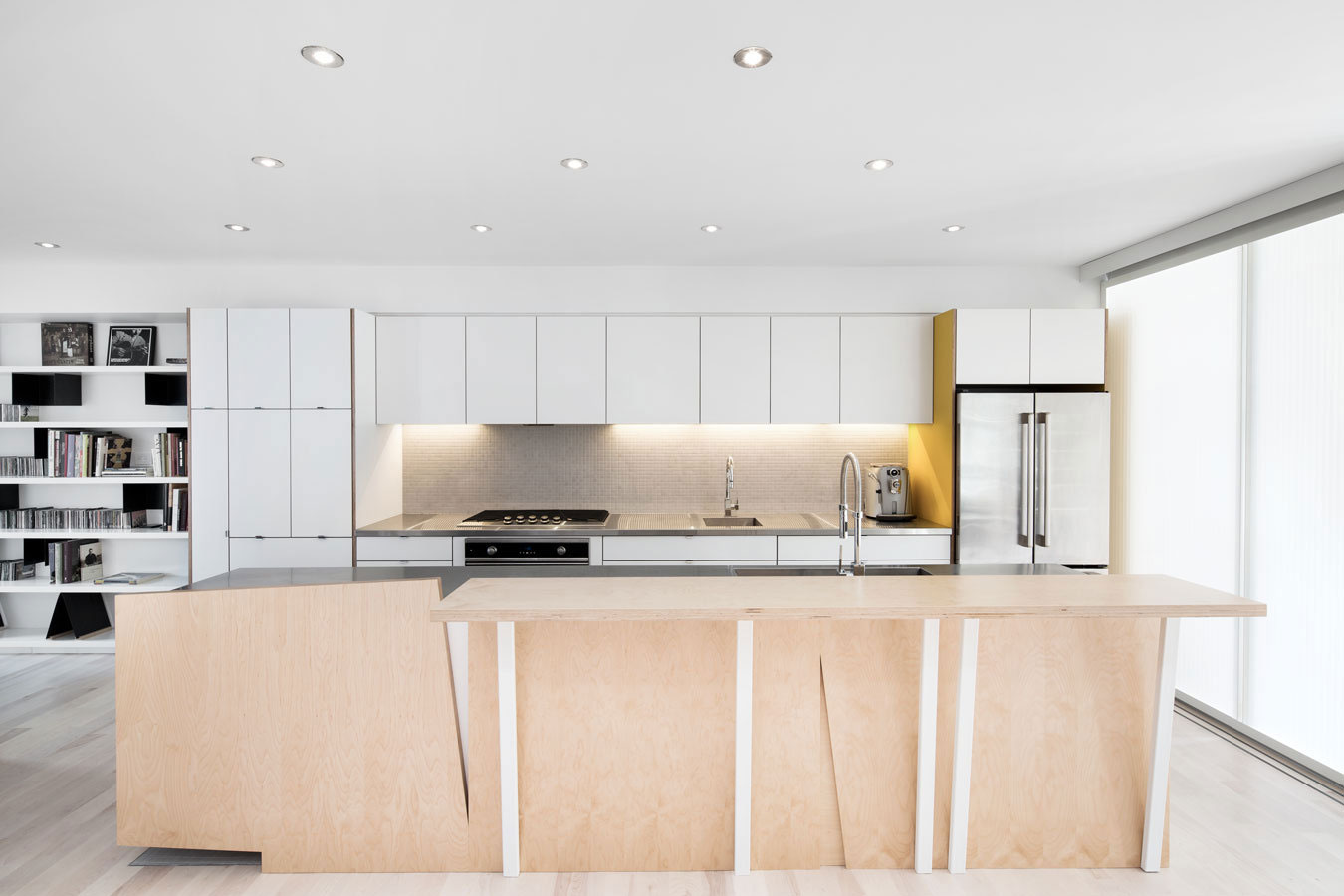 An Elegant Single-Family House with Bright and Modern Interiors in Montreal by naturehumaine (2)
